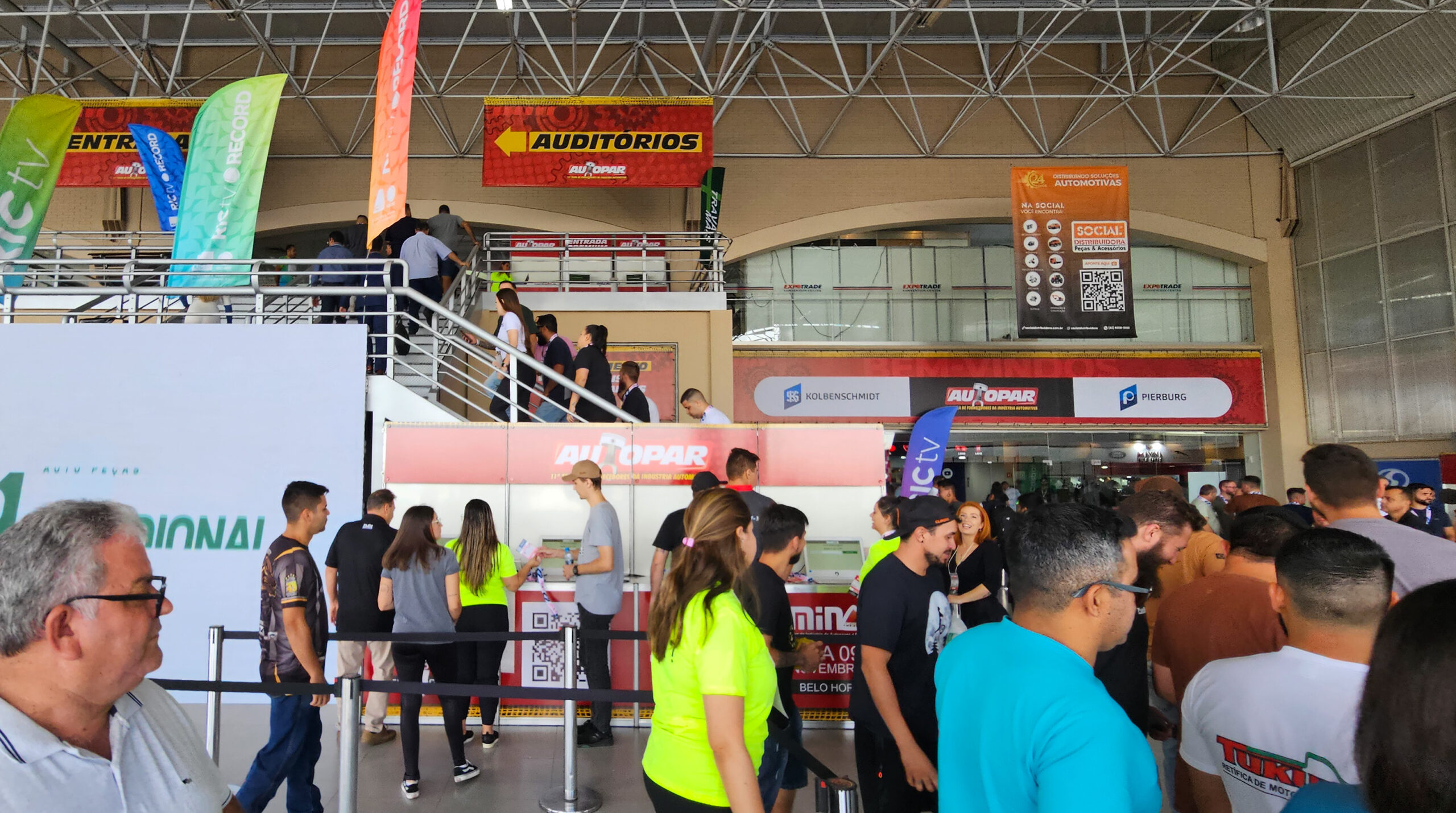 Parcerias em Grandes Eventos: O Guia Prático para Networking que Gera Lucro